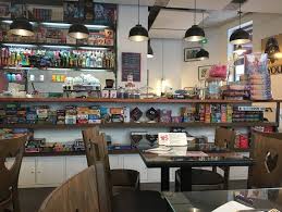 Découvrez toute la gamme de jeux de société : Les Meilleurs Bars A Jeux De Societe Paris Zigzag Insolite Secret
