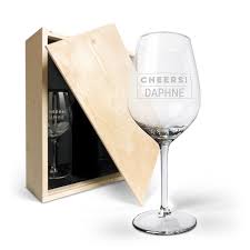 Visita ebay per trovare una vasta selezione di bomboniere matrimonio bicchieri. Confezione Regalo Per Vino Con Bicchieri Incisi Yoursurprise