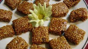 Come january, and we get ready to celebrate this wonderful festival of makar sankranti. Til Gul Ghya God God Bola