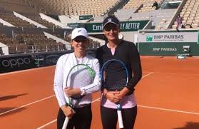 Welcome to irina begu's official twitter page! De La Ce OrÄƒ Vor Juca Miercuri Simona Halep È™i Irina Begu La Roland Garros Click