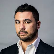 Pedro dias is a jiu jitsu black belt under douglas rufino and a former student of zé beleza, as well as a top light featherweight bjj competitor. Rui Pedro Antunes Observador