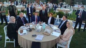 Yurt içi,yurtdışı gezilere,davetlerde eşiyle boy gösteriyor. Aksener Babacan Davutoglu Ve Destici Dugunde Bulustu