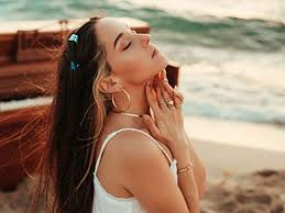 Evaluna mercedes reglero rodríguez (born august 7, 1997), known as evaluna montaner, is a venezuelan actress, youtuber and singer, daughter of singer ricardo montaner and younger sister of mauricio and ricardo montaner, known as mau y ricky Evaluna Montaner On Amazon Music