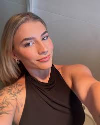 Marissa Williamson's Instagram, Twitter & Facebook