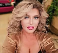 Circula insa zvonuri ca aceste masuri nu ar fi fost suficiente, astfel ca a apelat si la operatii. Loredana Groza Aspru CriticatÄƒ De Fani DinÈ›i Noi Buze Noi Gene False Obraji PrelucraÈ›i