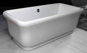 Since freestanding tubs made their debut in the general market, their demand and supply have also increased a lot. Bellona Acrylic Modern Freestanding Soaking Bathtub 60