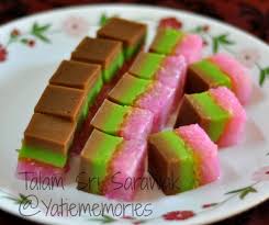 This steamed layered sticky rice cake or pudding is quite popular in indonesia, and also can be found in the netherlands through their colonial links. Assalamualaikum Dan Salam Sejahtera Lama Dah Teringin Nak Buat Kuih Talam Sri Sarawak Ni Cari Punya Cari Dapatlah Resepinya Dari Kak Am Recipes Food Fruit