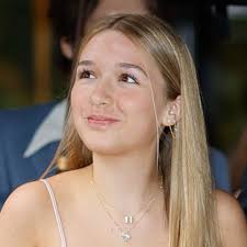 Adele shows off incredible weight loss in plunging regal gown