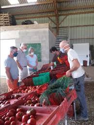 19.00 € le kg saucissons à cuire pur porc. Pres De Rennes Des Maraichers Bio Sont Installes A Chantepie Redon Maville Com