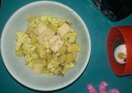 Nggak perlu jago masak kalau mau masak tumis kembang kol bumbu polos ini, karena resepnya simple sekali. Cara Mengolah Tumis Bunga Kol Tahu Kentang Nikmat