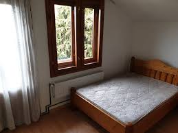 Casa este compusa din 3 camere, 2 bai, 1 bucatarie, 1 dressing, 85 mp utilizabili, la parter 1 living mare, bucatarie si 1 baie, la etaj 2 dormitoare, 1 baie si dressing. Casa 3 Camere De Inchiriat Zona Iosia Cv0314