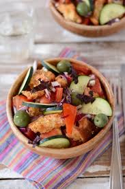 Une Delicieuse Salade Italienne La Panzanella Salade Italienne Salade Delicieux