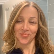 Dee Knapp's Instagram, Twitter & Facebook