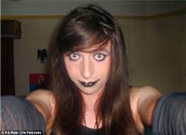 Teenager with bi-gender boyfriend says she loves whoever she wakes with