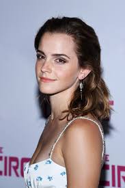 Emma watson with her boyfriend on valentine's day on a boat in formentera. Emma Watson Ihre Schonsten Frisuren Vogue Germany