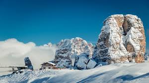 Start with cortina express and reach the slopes of the dolomiti superskie. Cortina D Ampezzo Und Giau Pass Bergurlaub Zwischen Sport Und Internationalen Veranstaltungen