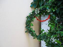 Weihnachtliche kränze für tisch & tür selber machen. Herbstkranz Aus Efeu Und Hagebutten Vlikeveronika Diy Upcycling Basteln Kreativer Lifestyle