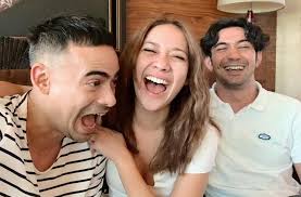 She is an actress, known for habibie & ainun (2012), a diary of letters to god (2017) and jilbab traveler: Istri Dekat Dengan Reza Rahadian Suami Bunga Citra Lestari Cemburu Nggak Matamata Com