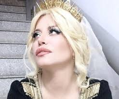 Daca la televizor vine intotdeauna aranjata la patru ace, perfect fardata si coafata. Cum AratÄƒ Loredana Groza Cand Se TrezeÈ™te De DimineaÈ›Äƒ Vedeta SurprinsÄƒ FÄƒrÄƒ Machiaj Click Mobile