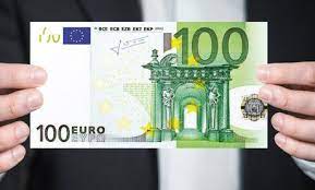 Il s'agit ici de la dernière étape du renouvellement des billets lancé en 2013, année où de nouvelles coupures de 5 euros ont été. Voici Les Nouveaux Billets De 100 Et 200 Euros Plus Securises