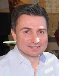 Mister Moore Stephens ist 45