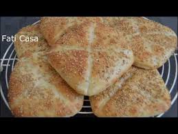 Pains Carres Au Lait Square Breads With Milk خبيزات مربعات بالحليب Youtube Met Afbeeldingen Hapjes
