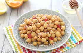 Ricetta struffoli napoletani morbidi di nonna eliana di maggy72. Struffoli Napoletani Ricetta Originale Morbidi E Golosi Dulcisss In Forno
