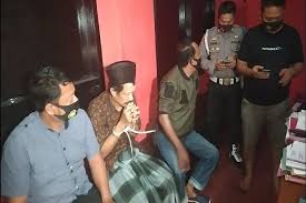 Download kakak adik viral di hotel.zip. Ulahnya Bikin Jengkel Kakak Beradik Ini Dibunuh Tetangganya Okezone News