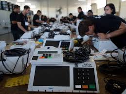 Urna eletrônica, um debate sobre segurança usado por Bolsonaro como ameaça  | Brasil | EL PAÍS Brasil