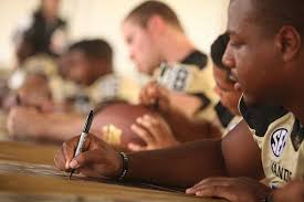 Football Commodores are Ready to Anchor Down