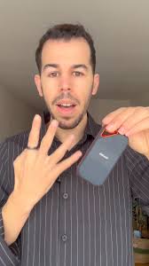 الأشخاص النائمون أمامكم هم أشخاص من سكان افريقيا قامت ذبابة بلدغهم تُسمى  "ذبابة التسي تسي".🪰 وبسبب هذه اللدغة، أُصيبوا بمرض يُسمى "مرض النوم".  السبب في ذلك هو قدرة هذه الذبابة على حقن