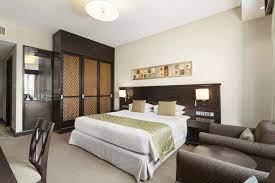 Ramada By Wyndham Jumeirah Hotel Convenient Luxury Hotel With A Welcoming Atmosphere And Contemporary Accommodations Hotel Luxury Hotel Contemporary Room