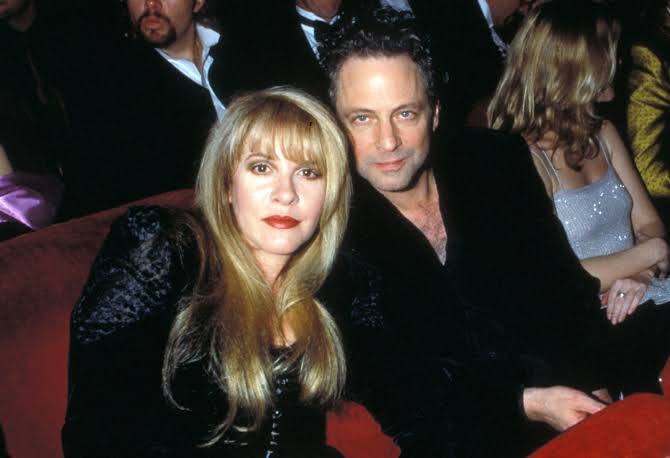 🎵💔 Lindsey Buckingham Reflects on Stevie Nicks, Fleetwood Mac, and the Relationship That Shaped Rock History