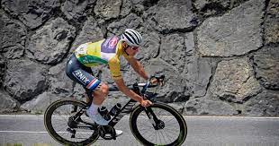 De nederlandse kampioen troefde zijn concurrenten ook in de derde rit in de sprint af. Dubbelslag Voor Carapaz In Zwitserland Van Der Poel Is Gele Trui Kwijt Wielrennen Ad Nl