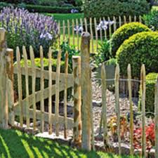 Einen Staketenzaun Aufstellen Zaun Garten Und Zaune Und Tore