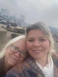 Stephanie Schweizer's Instagram, Twitter & Facebook