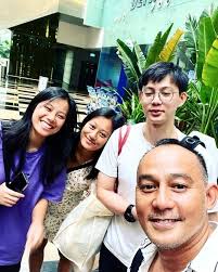 Mantan Istri Masuk Penjara, Seperti Ini 8 Potret Kabar Dipo Latief yang  Bahagia Dengan Anak-Anaknya