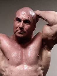 Muskelpaket à la Arnie Schwarzenegger und „The Sirs“