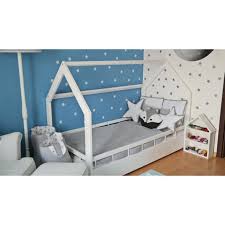 Ses planches colorées apporteront un esprit bord de mer à votre pièce. Solenzo Lit Cabane Pour Enfant Avec Sommier 90x190cm Cdiscount Maison