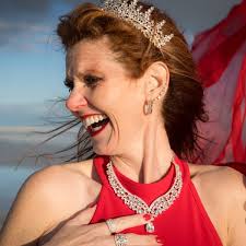 Holly Fair (@queenhollyfair) • Instagram photos and videos