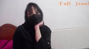 La secretaria musulmana Voyeur le pregunta al jefe sobre su esposa y lo  pone cachondo (nylon)