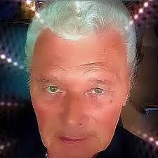 Neuer Look ☺️ vor dem Urlaub noch ne kleine Veränderung- Ihr wolltet ja  länger 😉 wie gefällt es euch? Euch allen einen schönen Abend #newlook  #newhaircut #new #hair #happy #picofthday