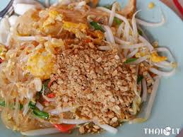 What makes the dish spectacular is the egg that is cracked into the dish to curdle and thicken all the ingredients. Top 10 Famous Thai Food Dishes To Try In Thailand Thaiest