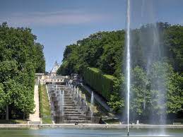 parc de sceaux jet d eau devant les cascades parc et jardin fontaine a eau parcs