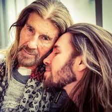 Изучайте релизы gil ofarim на discogs. Erstes Mal Uberhaupt Gil Ofarim Hat Eine Kurzhaarfrisur Promiflash De