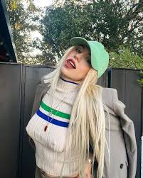 Ava Max Tits - Fappenist