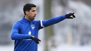 Almanya birinci futbol ligi (bundesliga) takımlarından hertha berlin'de forma giyen sami khedira, sezon sonunda aktif kariyerini noktalayacağını açıkladı. Sami Khedira Bei Hertha Bsc Willkommen Im Steinbruch Sport Sz De