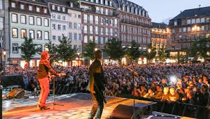 All genres of music are represented in this festival. Strasbourg Une Fete De La Musique Sur Les Balcons Cette Annee