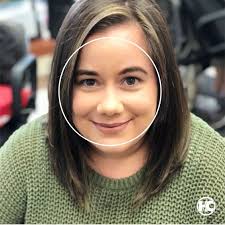 May 03, 2022 · in tema di tagli medi con frangia, spicca la proposta di jean vallon, uno shullet con frangetta di lato che è anche uno dei tagli di capelli con frangia per viso tondo più belli, per come verticalizza i lineamenti snellendoli otticamente. Qual E Il Giusto Taglio Medio Se Si Ha Il Viso Rotondo I Nostri Consigli