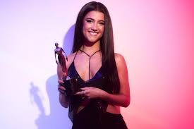 10 Must-See Portraits from Sunday Nights 2022 Streamy Awards